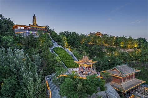  白塔山！ Lanzhou の壮大な景色と歴史的建造物を見渡せる絶景スポット！