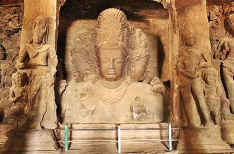  Elephanta Caves: 神秘的な石彫と古代インドの文化！