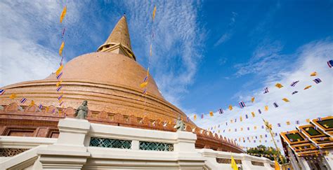 ナコーンパトムのサイタイ・プット寺院は、壮大で歴史深い仏教遺跡だ！