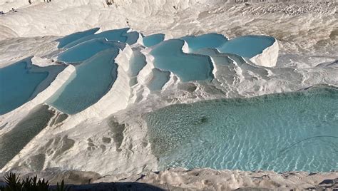  パムッカレの白いトラバーチン！古代ローマ帝国の温泉遺跡と織りなす夢のような風景